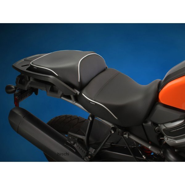 Sargent Premium レギュラーフロント&リアシート CarbonFX ハーレー パンアメリカ パイピング:メタリックシルバー SHD1920NSE111 HD店 83,490円