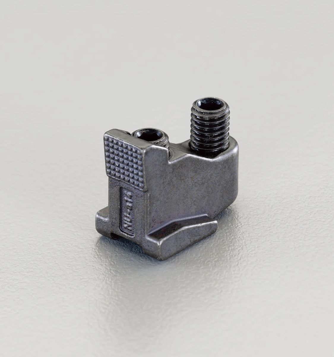 【メーカー在庫あり】 エスコ ESCO 呼14/M10/31x40mm T-スロットクランプ 000012210081 JP店|株式会社ヒロチー商事 店