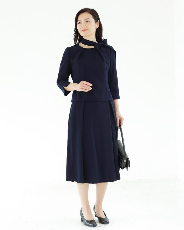 円 安い 激安 プチプラ 高品質 ウール100 タイ付き ブラウス アシンメトリー タック スカート ロング スーツ 紺 入学式 卒業式 結婚式 セレモニー お受験 説明会 レディース ビジネス ママ 高級 おしゃれ 日本製
