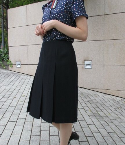 昔の服が似合わない50代お上さんへ｜今の自分自身を好いたらしいに見せる服とは