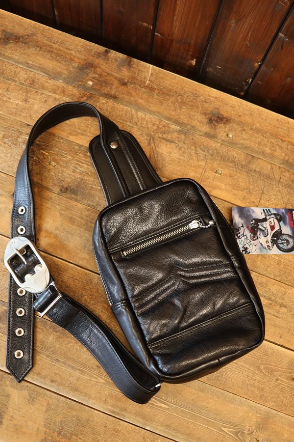 カドヤ(KADOYA) 　MASKED R ONE BAG 仮面ライダー1号　ワンショルダー　バッグ画像