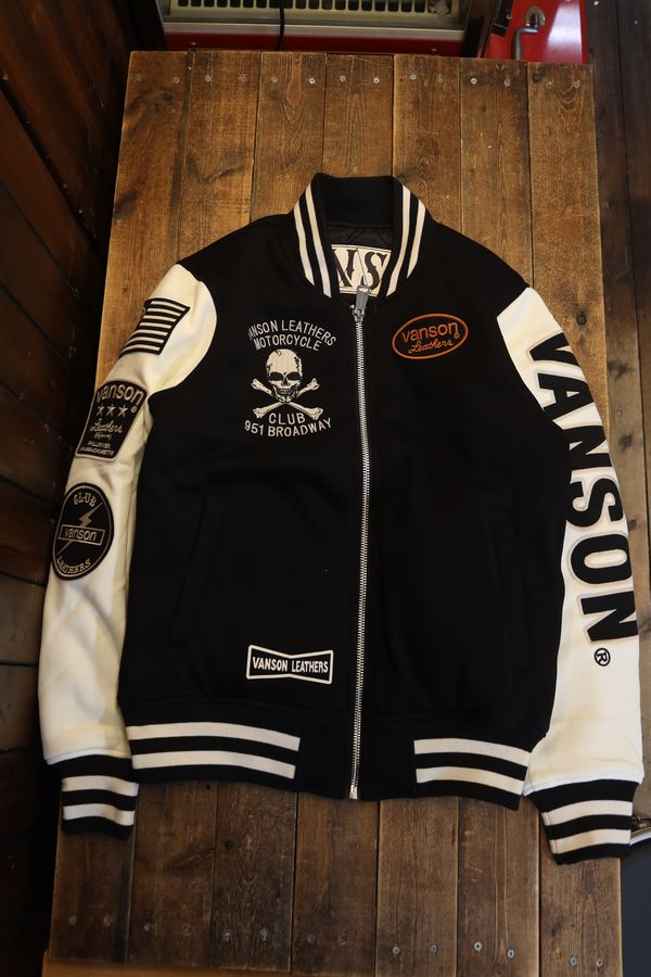 VANSONバンソン　NVSZ-2520 リバーシブルスタジャン　スカル　キルティングジャケット　ウイング　ブラック×オフ 27,302円