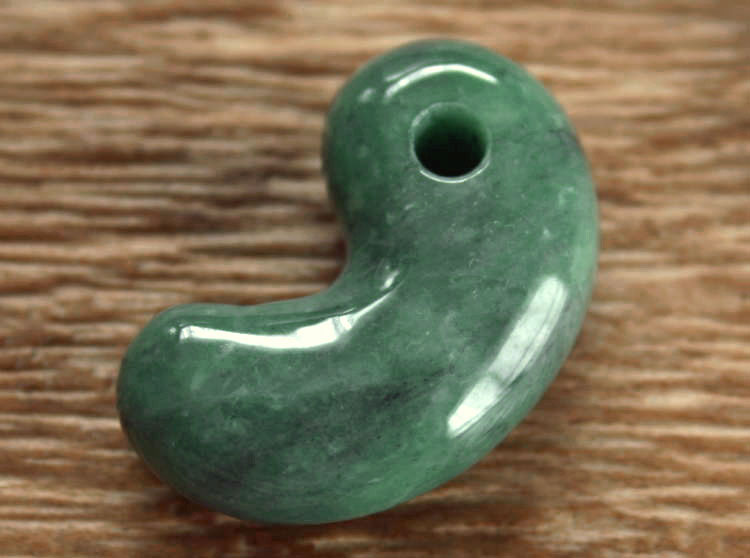 M05098 【楽天市場】糸魚川翡翠勾玉 M05098元粋 作30mm*18mm*10mm:糸魚川ヒスイの店