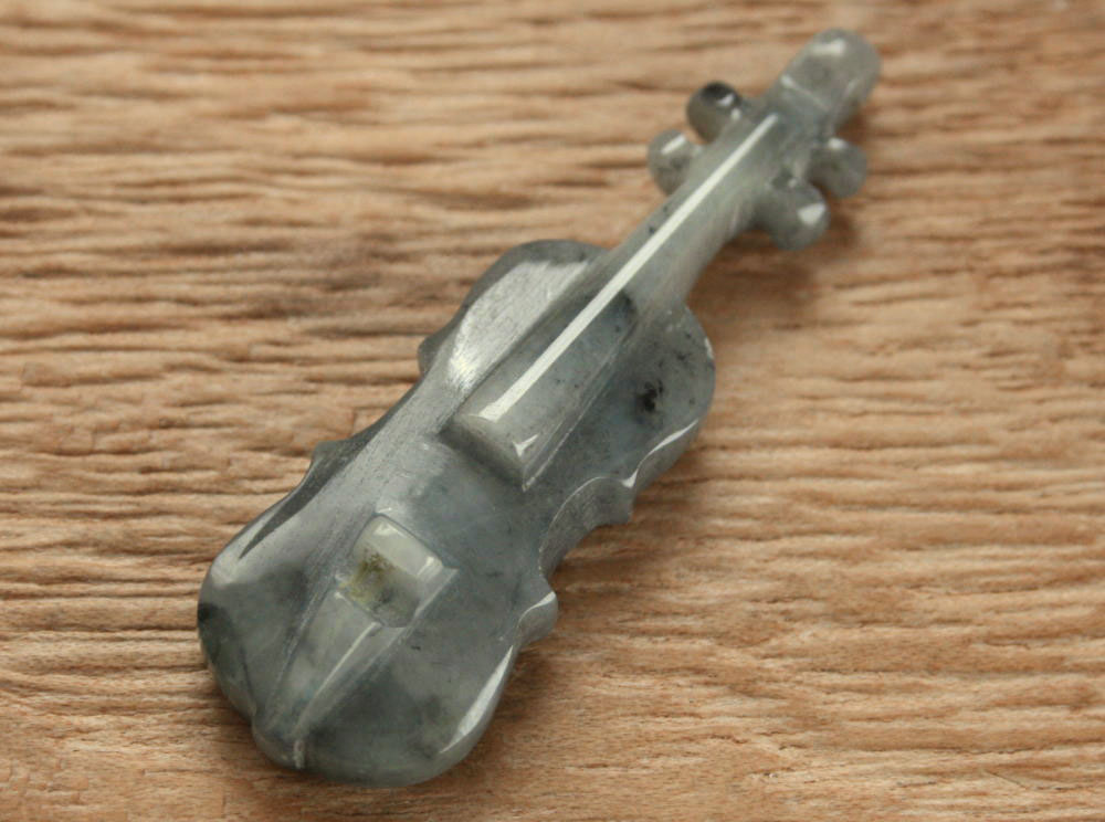 【楽天市場】糸魚川翡翠バイオリン C01273 55mm*16.5mm*9.5mm 糸魚川 ひすい 魔除け パワーストーン：糸魚川ヒスイの店