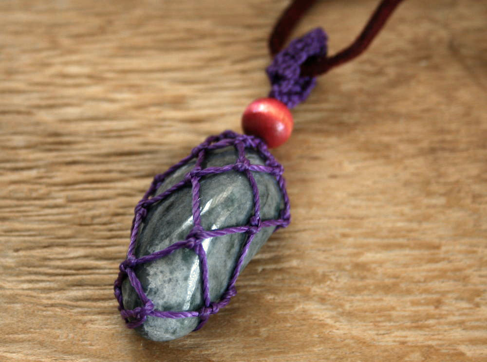 楽天市場】糸魚川翡翠ペンダントトップ P01672 日本ヒスイ鉱業 制作