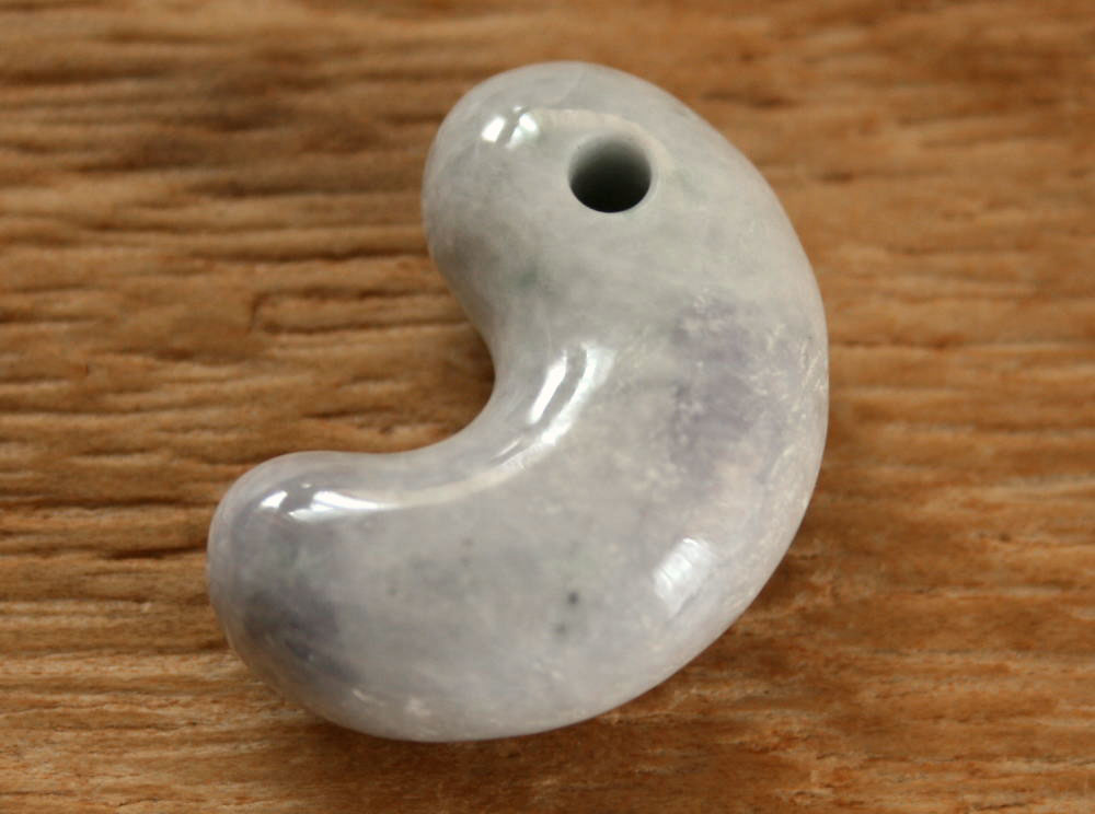 楽天市場】糸魚川翡翠勾玉 M09266 和工房 作 29mm*20mm*11mm