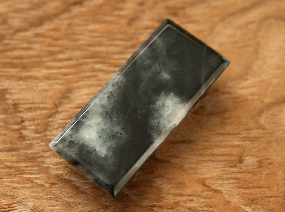 糸魚川黒翡翠帯留 C01713 元粋 作 33mm*15mm*2mm 糸魚川産黒ヒスイ 帯留め 帯締め パワーストーン お守り 魔除け