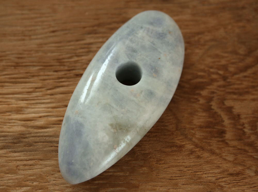 楽天市場】糸魚川翡翠大珠 C01613 真隆 作 63mm*25.5mm*12mm