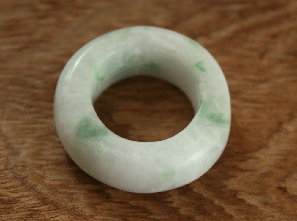 楽天市場】糸魚川翡翠くりぬきリング R00619 こたき 作 15.8号