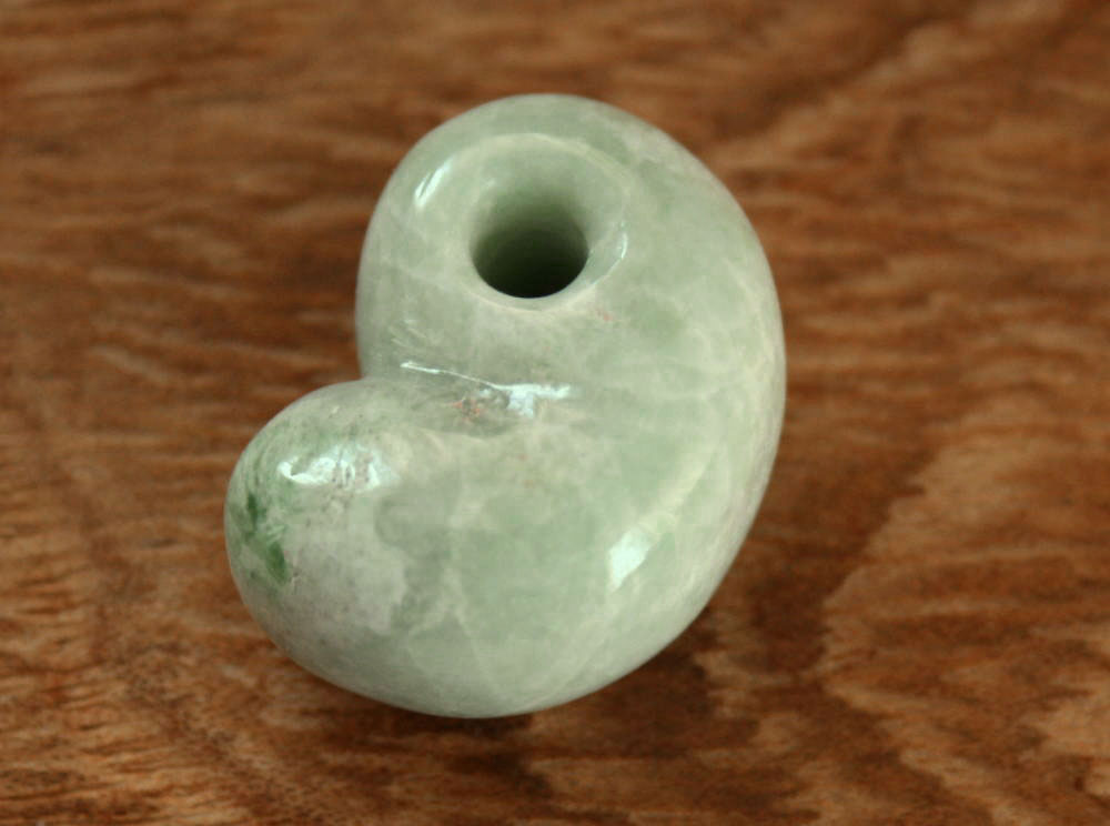糸魚川翡翠勾玉希少大玉