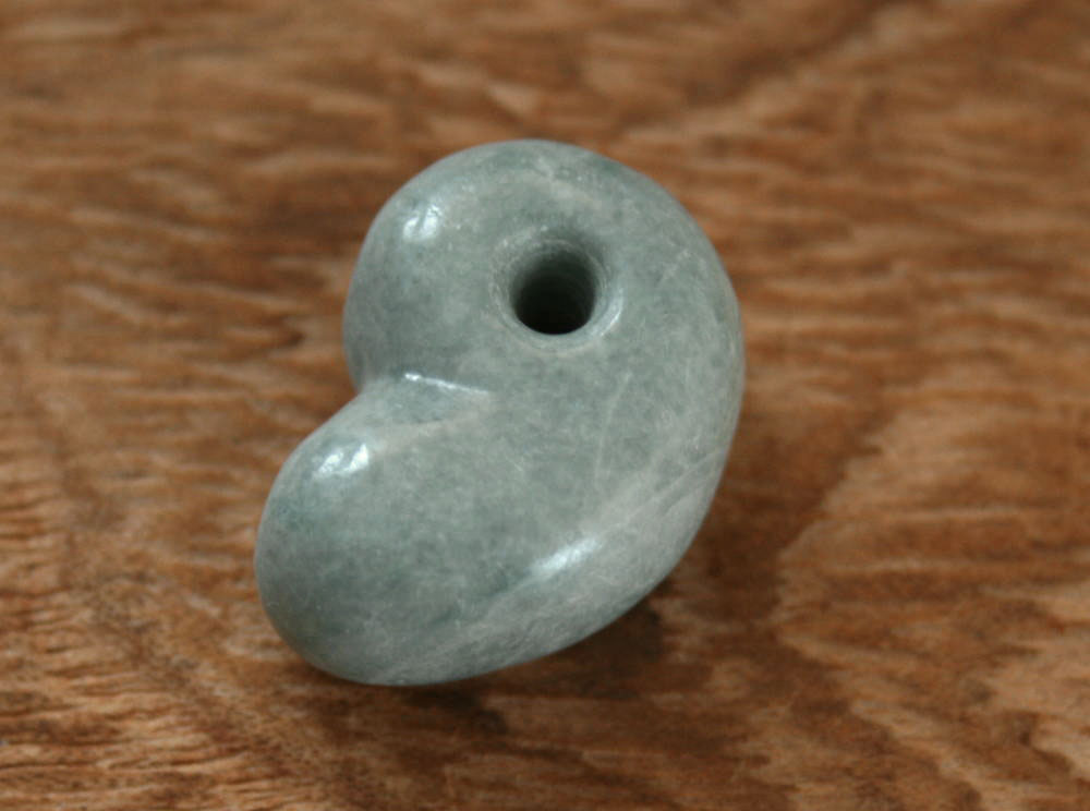 楽天市場】糸魚川翡翠種勾玉 M09908 nono 作 23.5mm*17mm*11mm 糸魚川