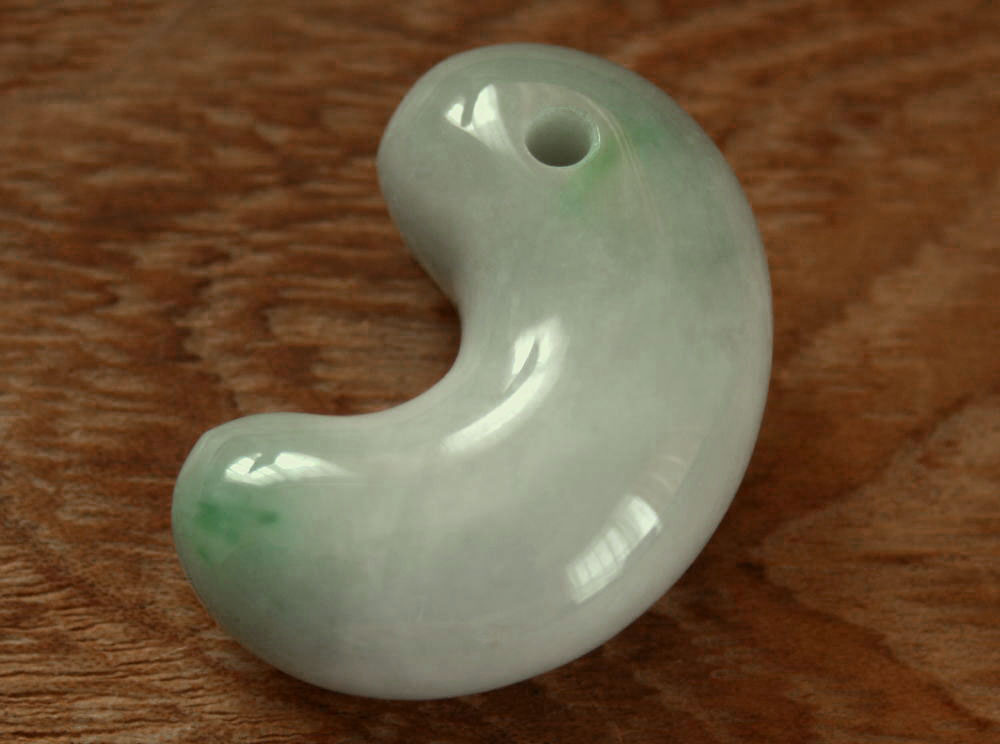 楽天市場】糸魚川翡翠勾玉 M09065 陽春 作 35mm*22mm*14mm
