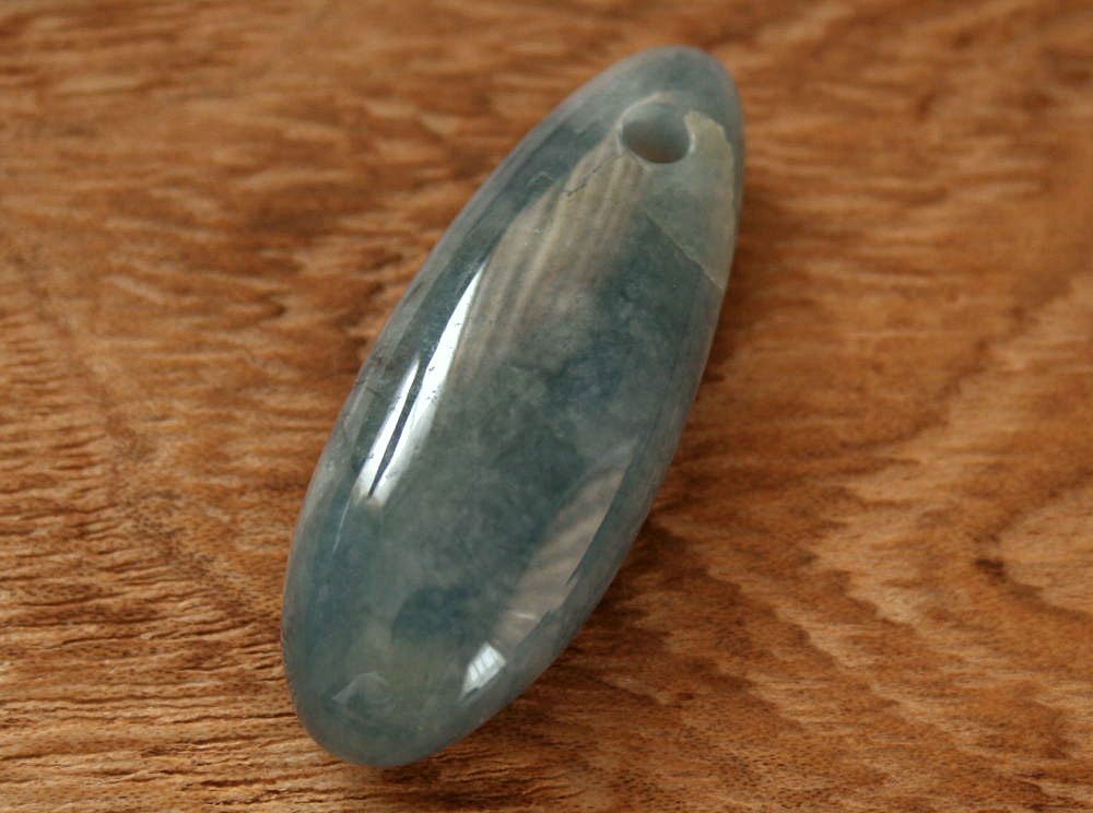 楽天市場】糸魚川翡翠大珠 C01632 陽春 作 36mm*17.5mm*17mm