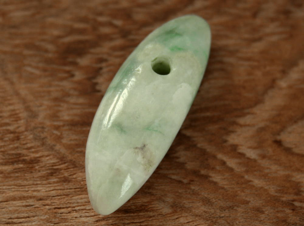 楽天市場】糸魚川翡翠大珠 C01296 陽春 作 46.8mm*14.5mm*13.8mm