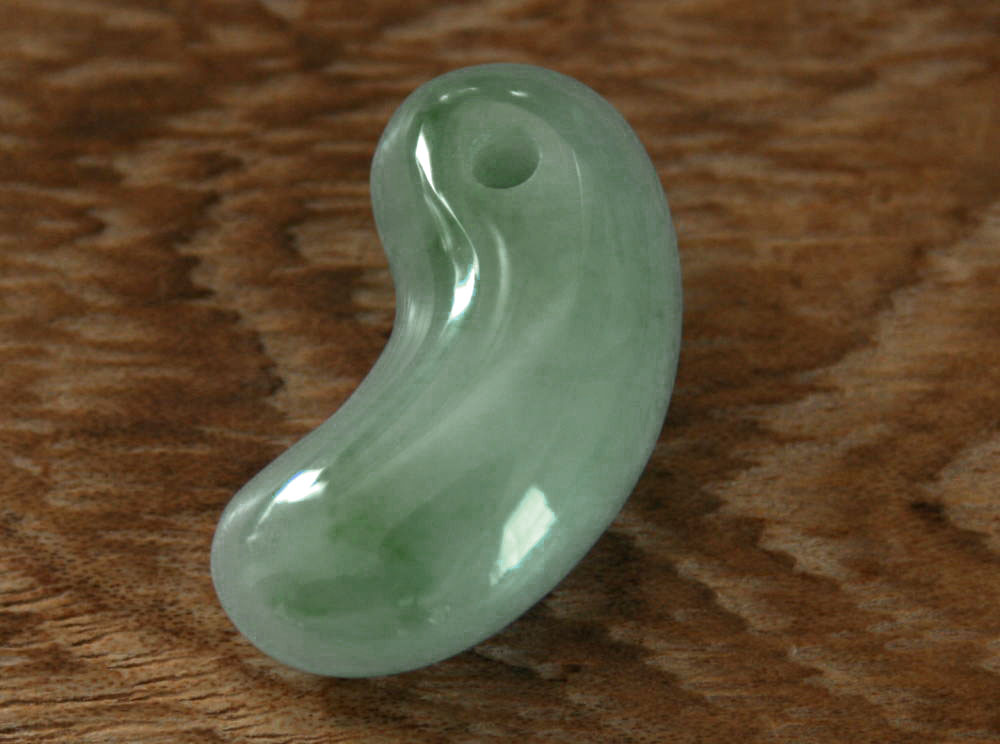 楽天市場】糸魚川翡翠大珠 C01632 陽春 作 36mm*17.5mm*17mm