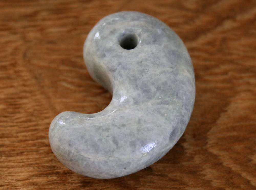 糸魚川翡翠　勾玉 楽天市場】糸魚川翡翠勾玉 M02793豊翠 作34mm*23mm*13.5mm