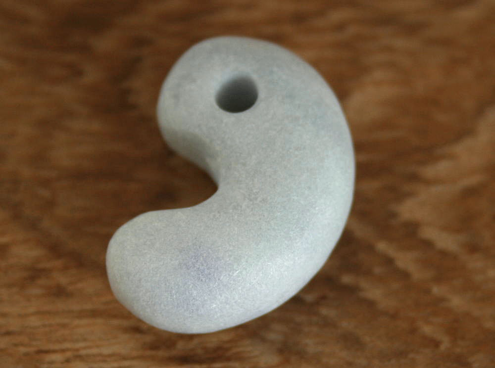 『手磨き』糸魚川翡翠勾玉 M10122 Sou 作 26mm*17mm*10mm 糸魚川産 ヒスイ製 勾玉 ペンダントトップ お守り パワーストーン