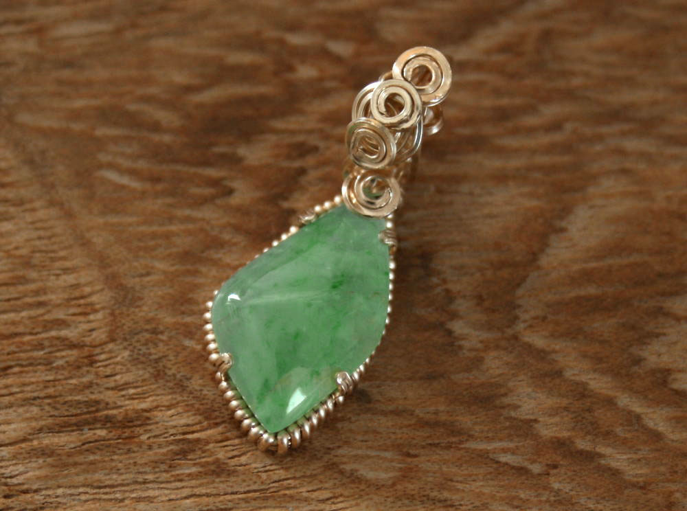 楽天市場】糸魚川翡翠原石 G00913 98mm*70mm*41mm 糸魚川 ひすい 漂石