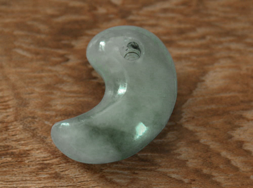 楽天市場】糸魚川翡翠勾玉 M09065 陽春 作 35mm*22mm*14mm 糸魚川産