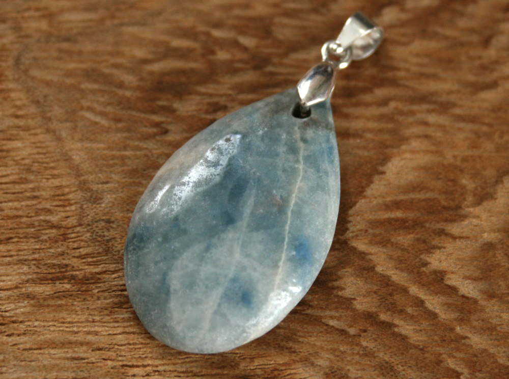 楽天市場】糸魚川翡翠ペンダントトップ P01672 日本ヒスイ鉱業 制作