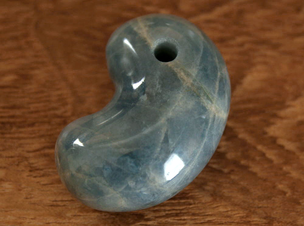 楽天市場】糸魚川翡翠子持ち勾玉 M10002 陽春 作 31mm*16mm*10mm