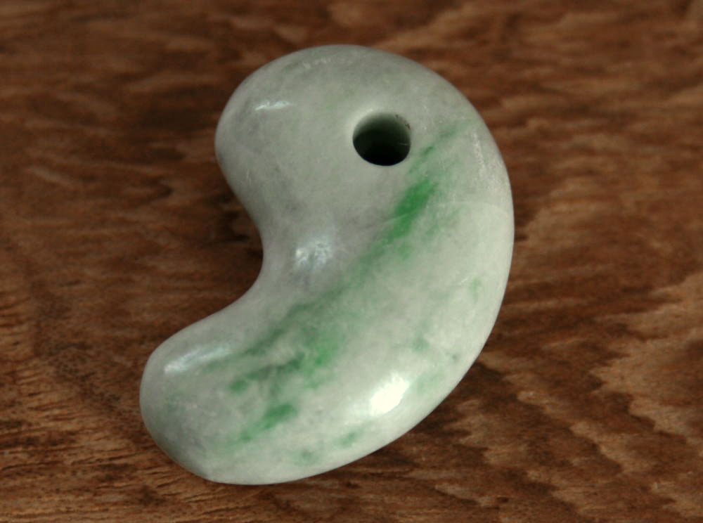 楽天市場】糸魚川翡翠勾玉 M09968 和工房 作 29.5mm*20mm*11mm 糸魚川