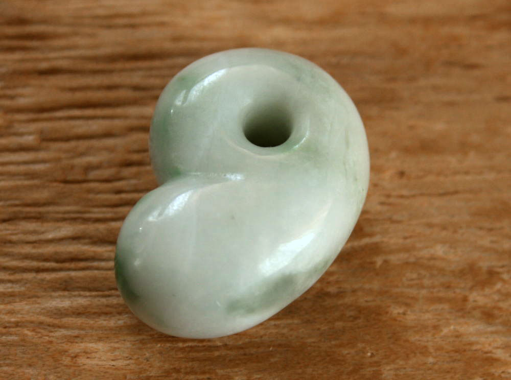 日本ヒスイ鉱業　勾玉 糸魚川翡翠の店 - 翡翠-日本ヒスイ鉱業勾玉｜Yahoo!ショッピング