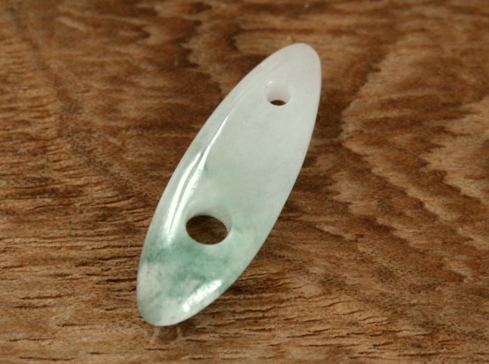糸魚川翡翠大珠 C01827 Sou 作 31.8mm*10mm*5mm 糸魚川産 ひすい 大珠 パワーストーン お守り 魔除け