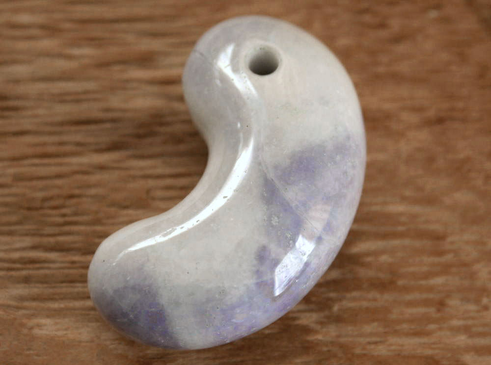 楽天市場】糸魚川翡翠勾玉 M09065 陽春 作 35mm*22mm*14mm 糸魚川産