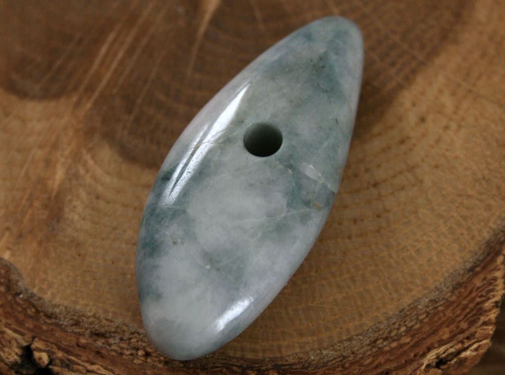 楽天市場】糸魚川翡翠大珠 C01837 Sou 作 44mm*18mm*10mm 糸魚川産 