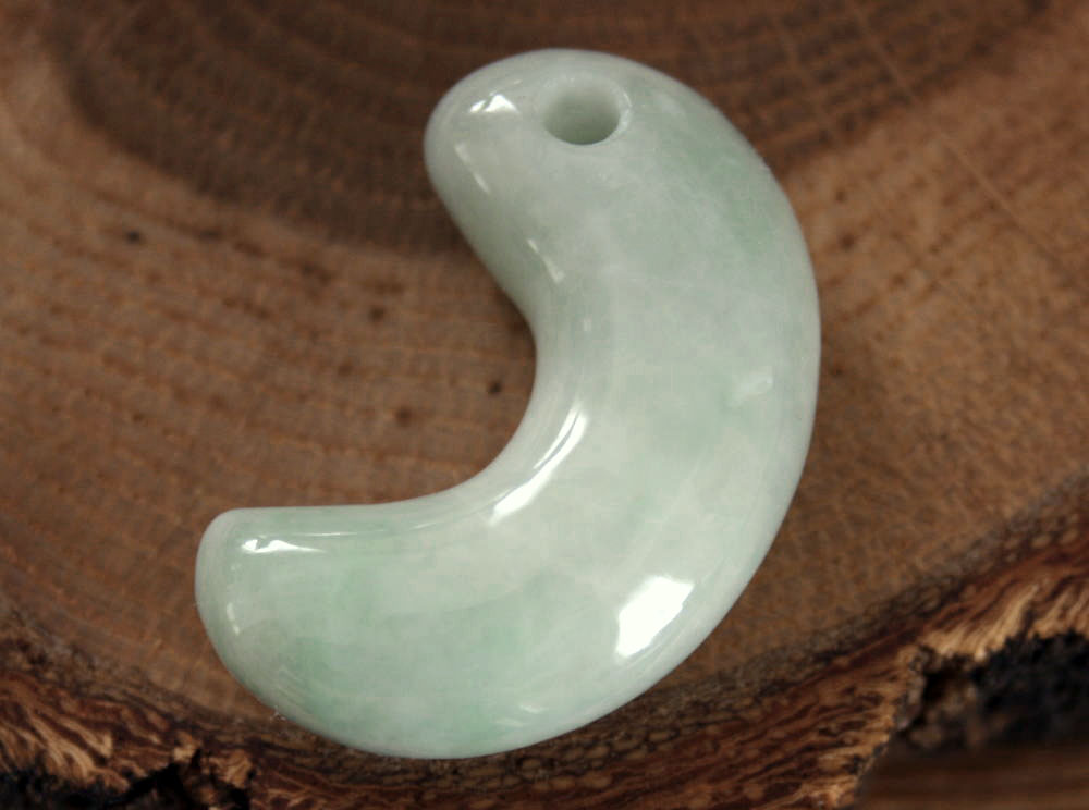 楽天市場】糸魚川翡翠子持ち勾玉 M10002 陽春 作 31mm*16mm*10mm