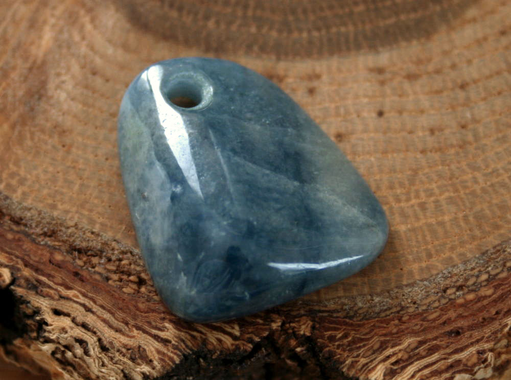 糸魚川青翡翆古代風シャンデリヤ K00653 陽春 作 糸魚川 青翡翆 頸飾り 力強さ石ころ 手当て 魔除け 天然石