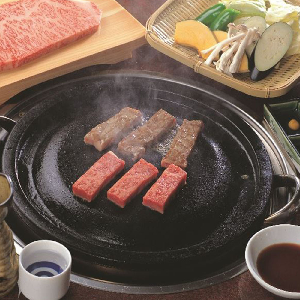 岩手 前沢牛 サーロイン ステーキ 150g ｘ 2 ｜ 岩手県奥州市の恵まれた自然、澄んだ空気、澄んだ水、清潔な環境と独自配合の飼料により、鮮やかな霜降り・とろけるような舌ざわり・そして風味、前沢牛はこの3拍子が見事に揃っている極上品です。 ｜ 送料無料