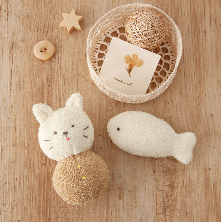 楽天市場 子猫のガラガラとお魚のニギニギ手作りキット 出産祝い ラトル 赤ちゃんのおもちゃ ねこ ファーストトイ Hitomiの幸せデリバリー