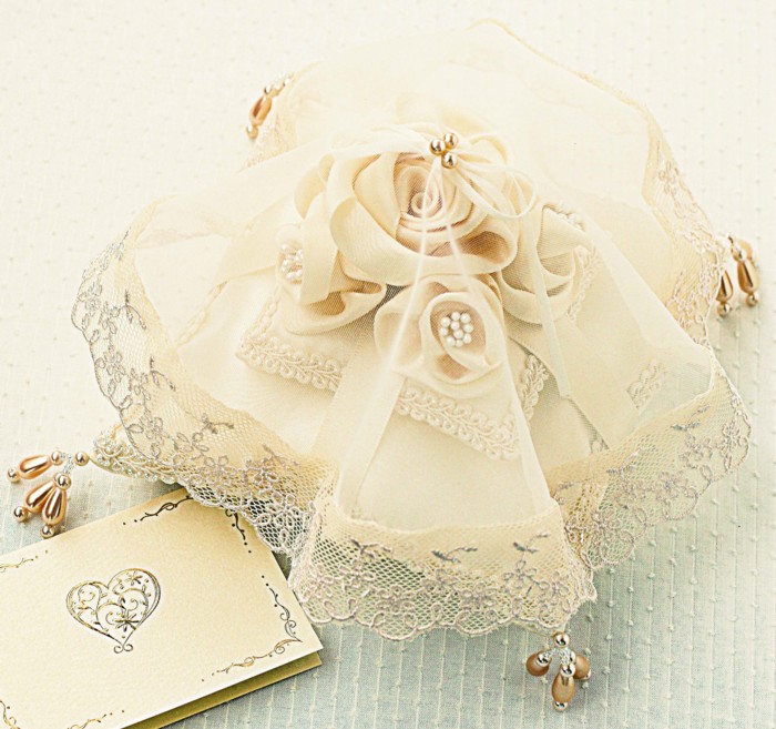 楽天市場 リングピロー手作りキット ローズのベール付きリングピロー シャンパンゴールド あす楽 結婚式 結婚祝い 花嫁diy Hitomiの幸せデリバリー