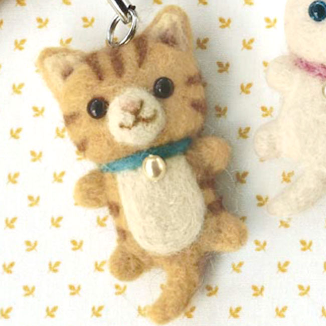 【楽天市場】白猫と茶トラネコのふわふわストラップ手作りキット【フェルト羊毛で作るマスコットの手芸パック 虎猫 ねこのぬいぐるみ】：Hitomi