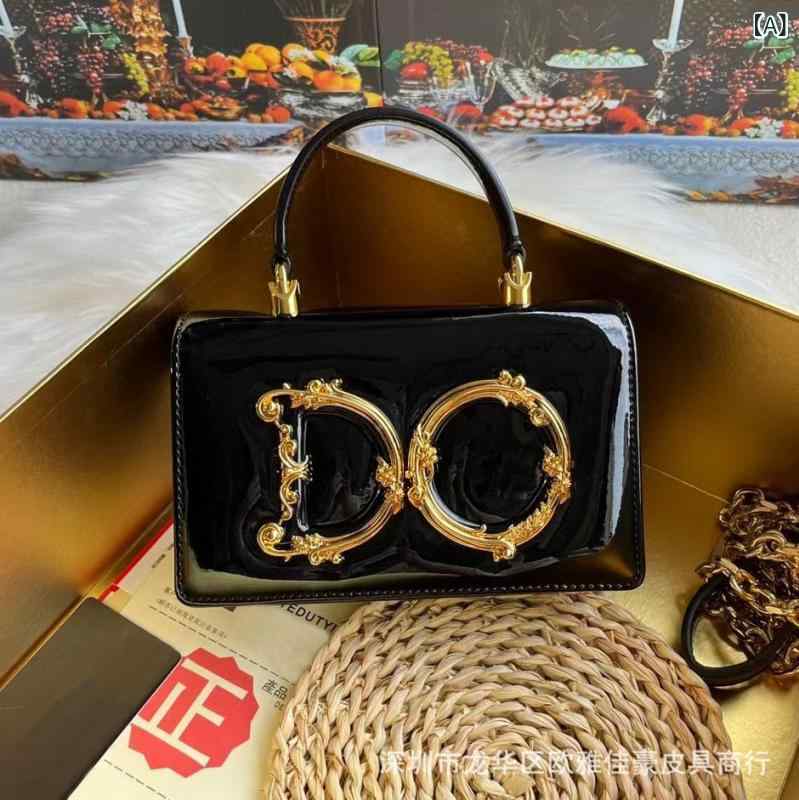 新 商品の 高級 品質の 女性の 漆の 皮は本 革の 紋様を 包んで 斜めに 手に またがります。