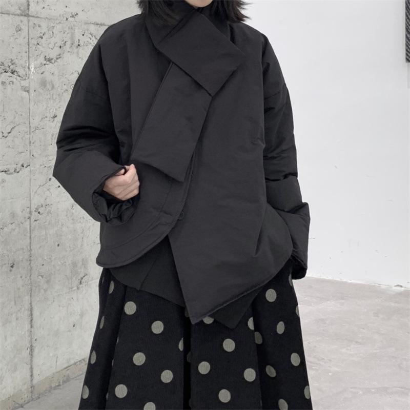 デザイン 感の 小さい 衆の 山本 耀司の 不規則な 個性の ダウン ジャケットの 女性の 秋冬の 短い タイプの ゆったり して いる 保温の ダウン ジャケット