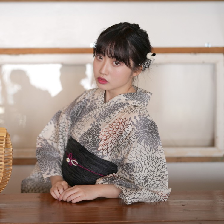 浴衣 セット 浴衣 昭和初期アンティークデザイン復刻版 高級変わり織り浴衣3点セット 先染め風ベージュにモダン糸菊 3点セット 浴衣 帯 下駄 菊 和服 ブラック 菊 乱菊 黒 ブラック グレー 赤 レッド ベージュ 格子 赤 ここでしか買えない昭和初期アンティーク 浴衣 セット 浴衣 昭和初期アンティークデザイン復刻版 高級変わり織り浴衣3点セット 先染め風ベージュにモダン糸菊 3点セット 浴衣 帯 下駄 菊 和服 ブラック 菊 乱菊 黒 ブラック グレー 赤 レッド ベージュ 格子 赤 ここでしか買えない昭和初期アンティーク