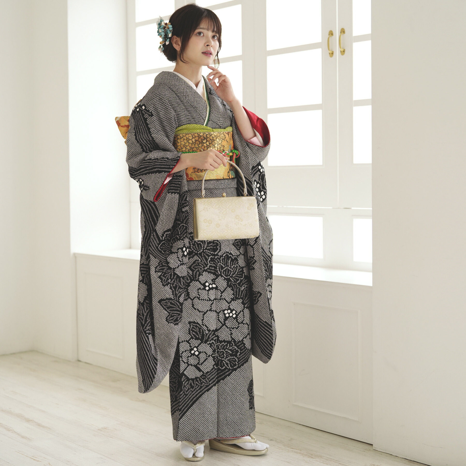 振り袖、黒　　牡丹、藤　着丈152.5 裄67 黒地に牡丹・藤の振袖／標準サイズ | 宅配着物レンタルの京都か