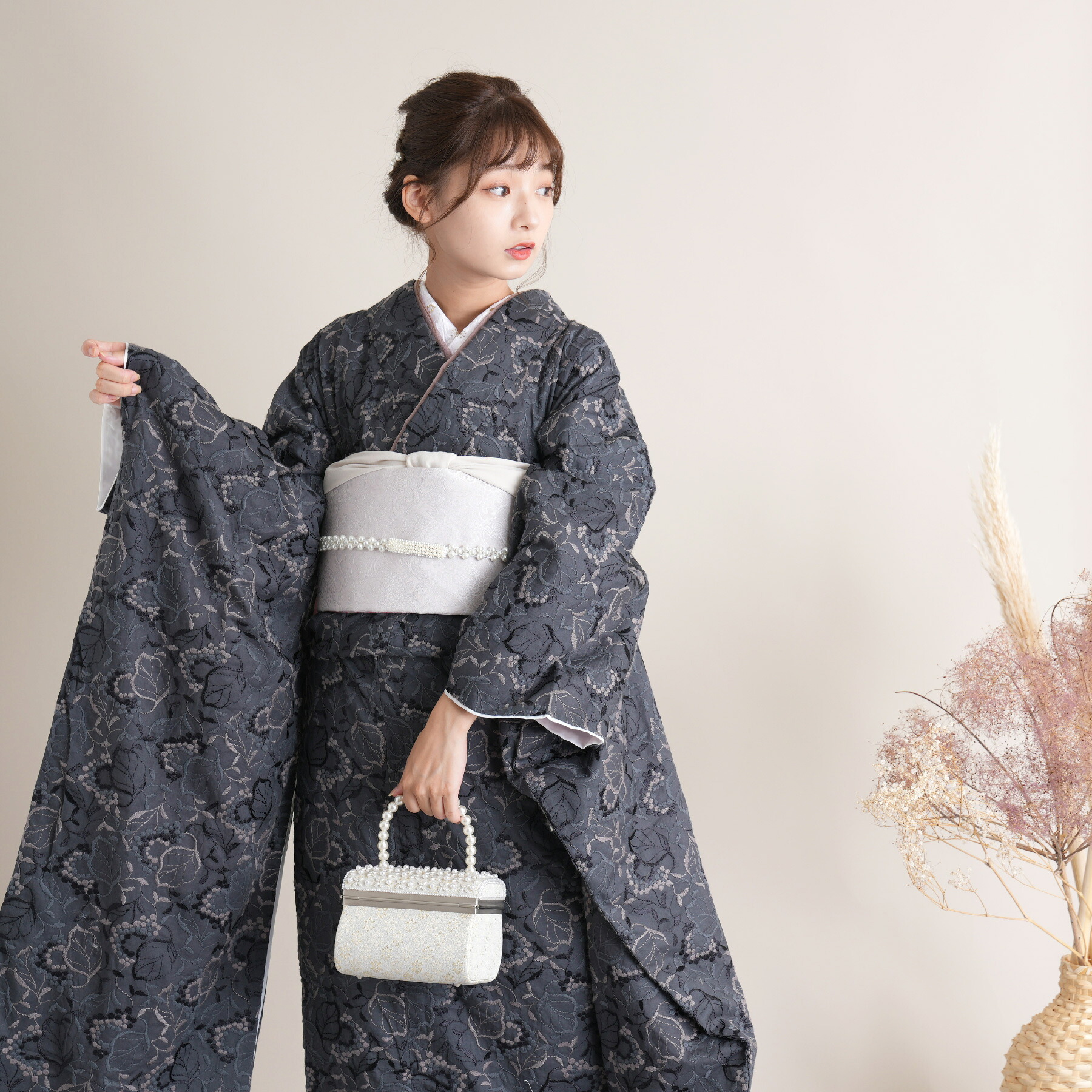 【レンタル】 振袖 21点セット utatane フリーサイズ（身長約152cm-162cm） 振袖セット 日本製レース 女性 墨黒 モノクロ フラワーレース 上品 刺繍 西陣織袋帯 大人 成人式 結婚式
