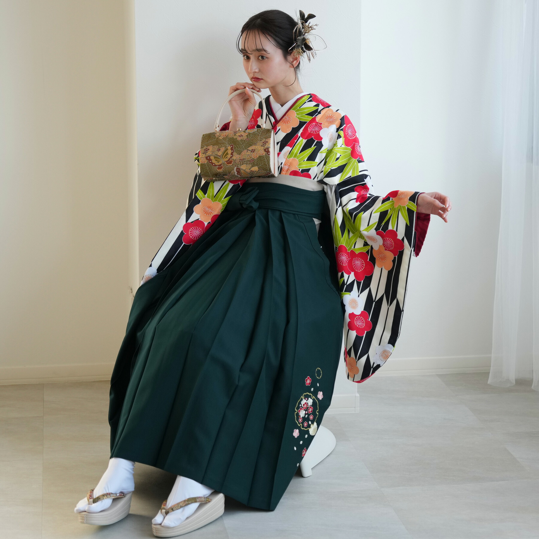 【レンタル】 卒業式 袴 レンタル 着物 袴セット 女 レトロ 二尺袖 レトロ 大正浪漫 モダン【utatane 袴17点セット 夢千代 白黒うめ矢羽根モダン】utatane うたたね 往復送料無料