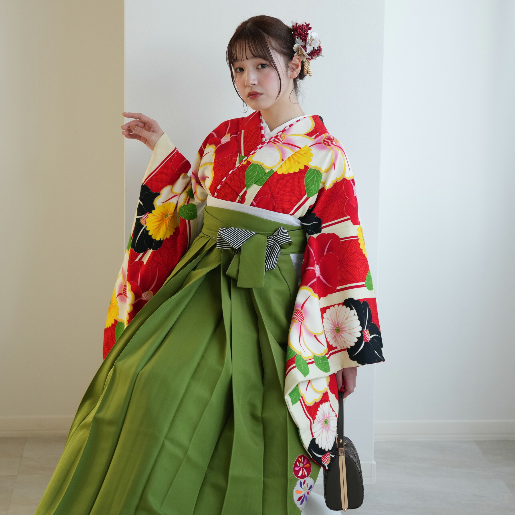 【レンタル】 卒業式 袴 レンタル 着物 袴セット 女 レトロ 二尺袖 【utatane 袴17点セット JAPANSTYLE×中村里砂 赤ときなりの麻の葉縞に椿】utatane 往復送料無料