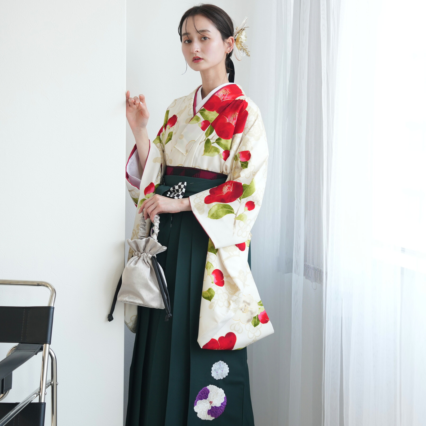 【レンタル】 卒業式 袴 レンタル 着物 袴セット 17点セット 紅一点 袴丈91-99cm（適応身長156cm-170cm前後） 袴セット 卒業式 大学生 着物 花 女性 アイボリー 系 女性 クリーム 赤 ベージュ 緑 椿 梅 つばき 古典柄 目立つ かわいい 個性派 往復送料無料