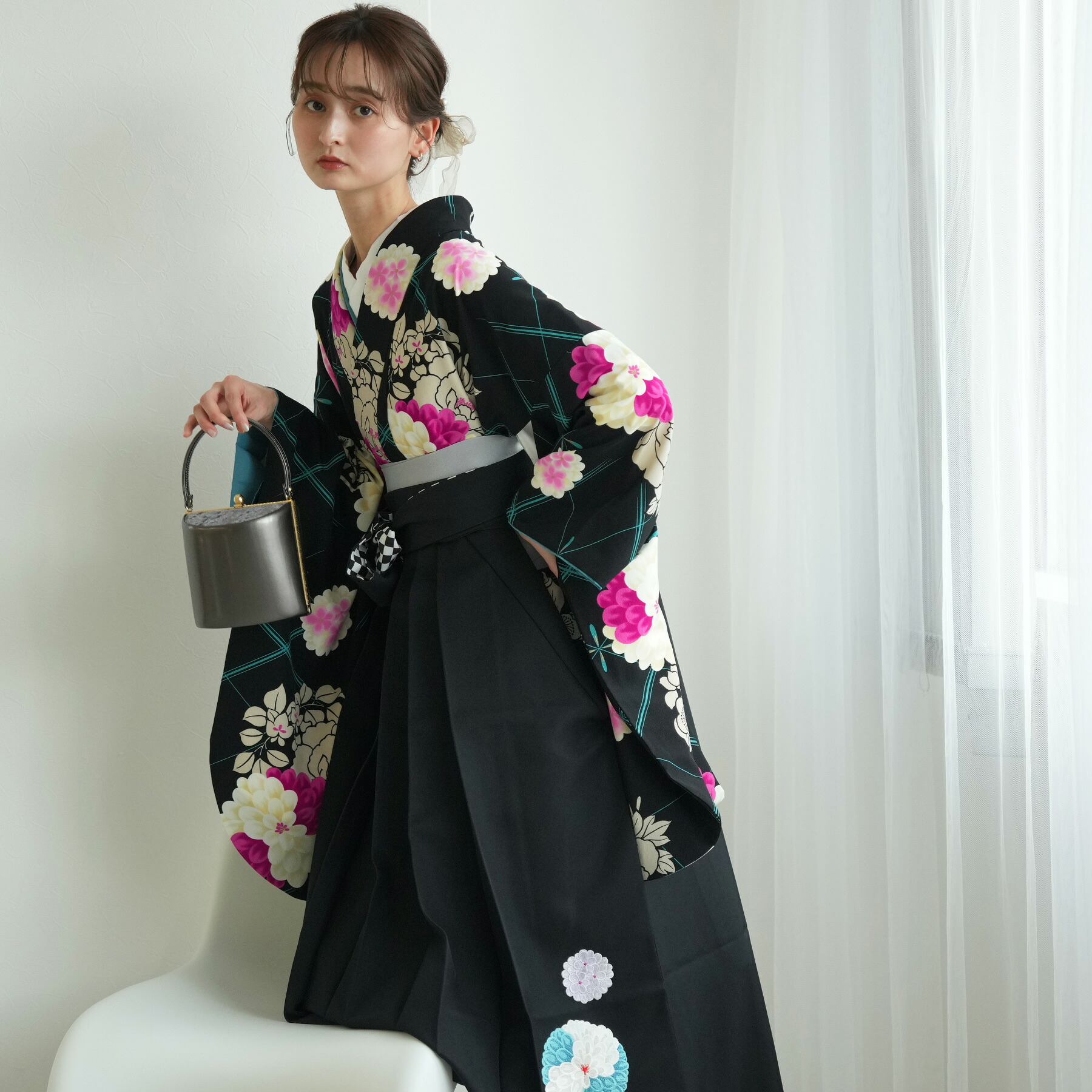 【レンタル】 卒業式 袴 レンタル 着物 袴セット 17点セット 紅一点 袴丈91-99cm（適応身長156cm-170cm前後） 袴セット 卒業式 大学生 着物 花 女性 黒 系 女性 ベージュ 水色 マゼンタ 赤紫 菊 牡丹 芍薬 格子 古典柄 かわいい 個性派 往復送料無料