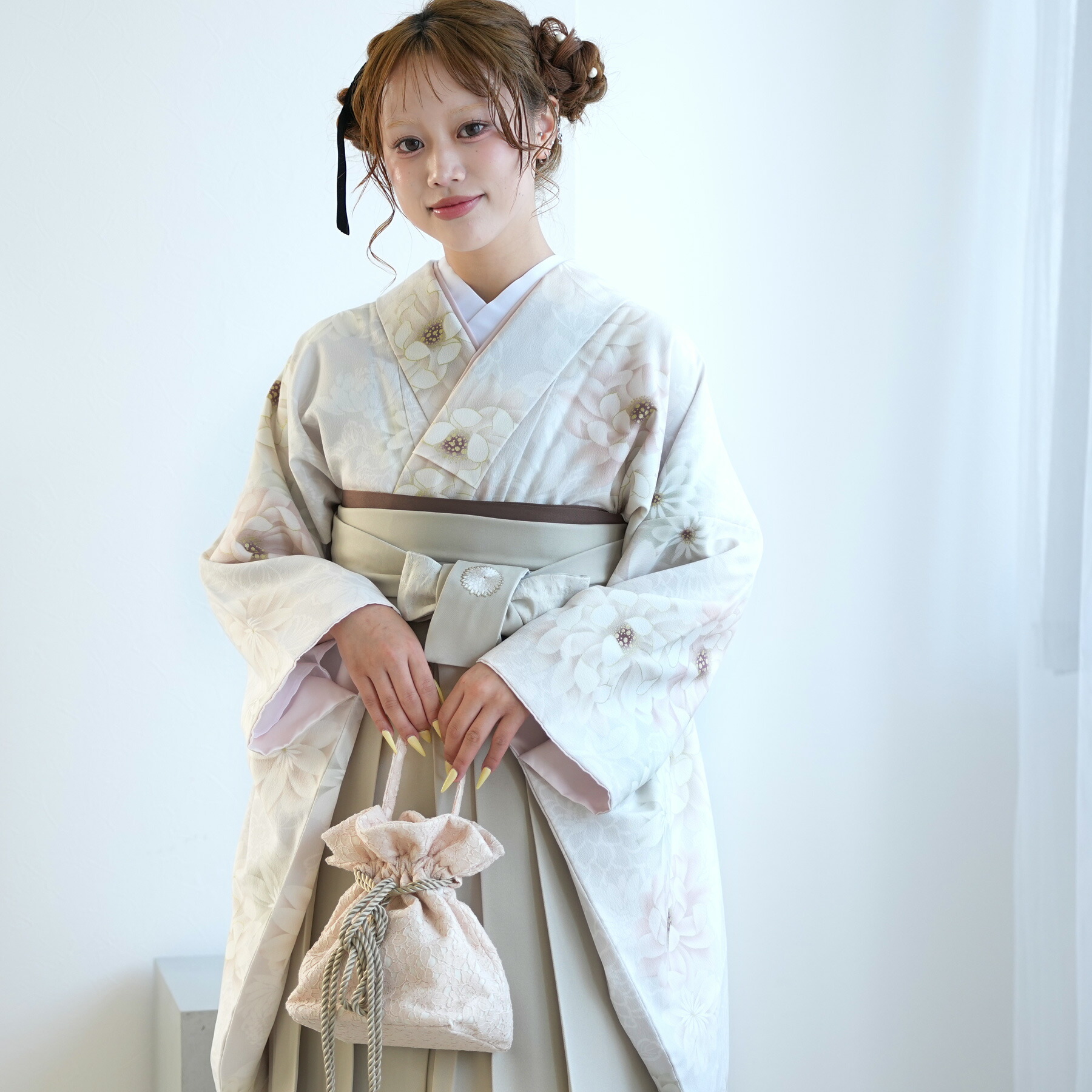 【レンタル】 卒業式 袴 レンタル 着物 袴 16点セット 玉城ティナ×紅一点 袴91-99cm（身長153-170cm） 袴セット 日本製 大学生 着物 花 女性 ベージュ 金色 ゴールド 菊 桜 かわいい ブランド着物 専門学生 往復送料無料