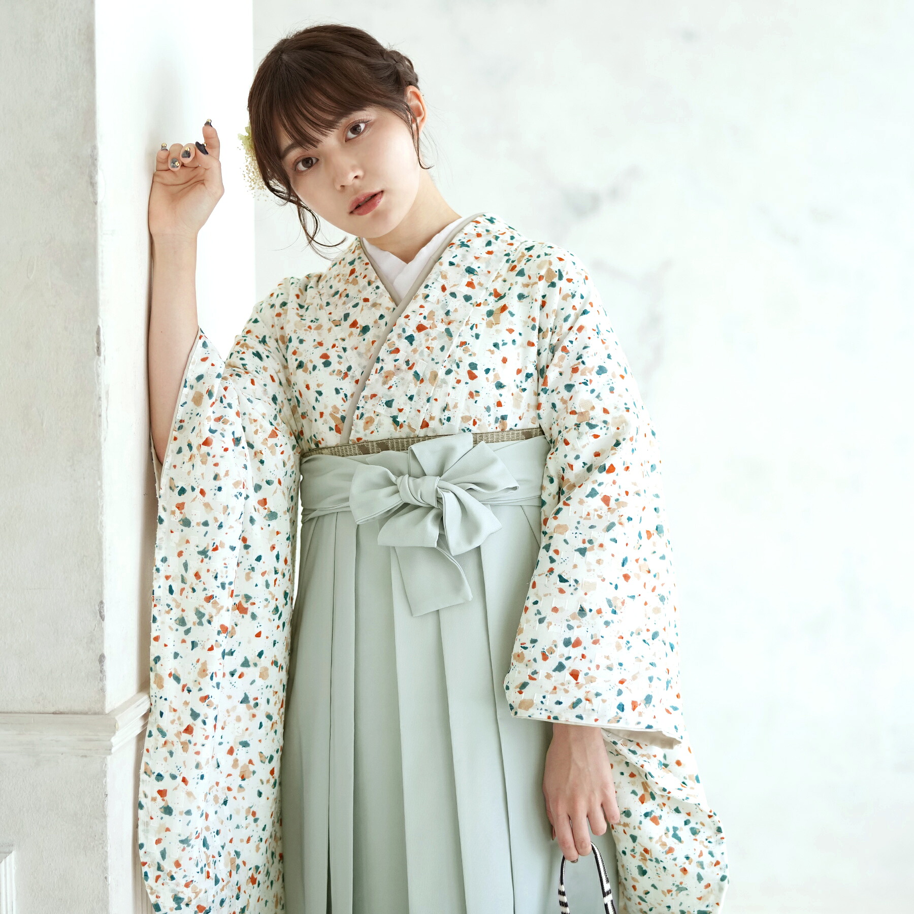 【レンタル】 卒業式 袴 レンタル 17点セット 着物 utatane 袴91-99cm（身長153-170cm） 袴セット 卒業式 大学生 着物 幾何学 女性 白系 ホワイト 赤 青緑 ベージュ ポップ カラフル メンフィス柄風 おしゃれ 個性的 専門学校 卒服 往復送料無料