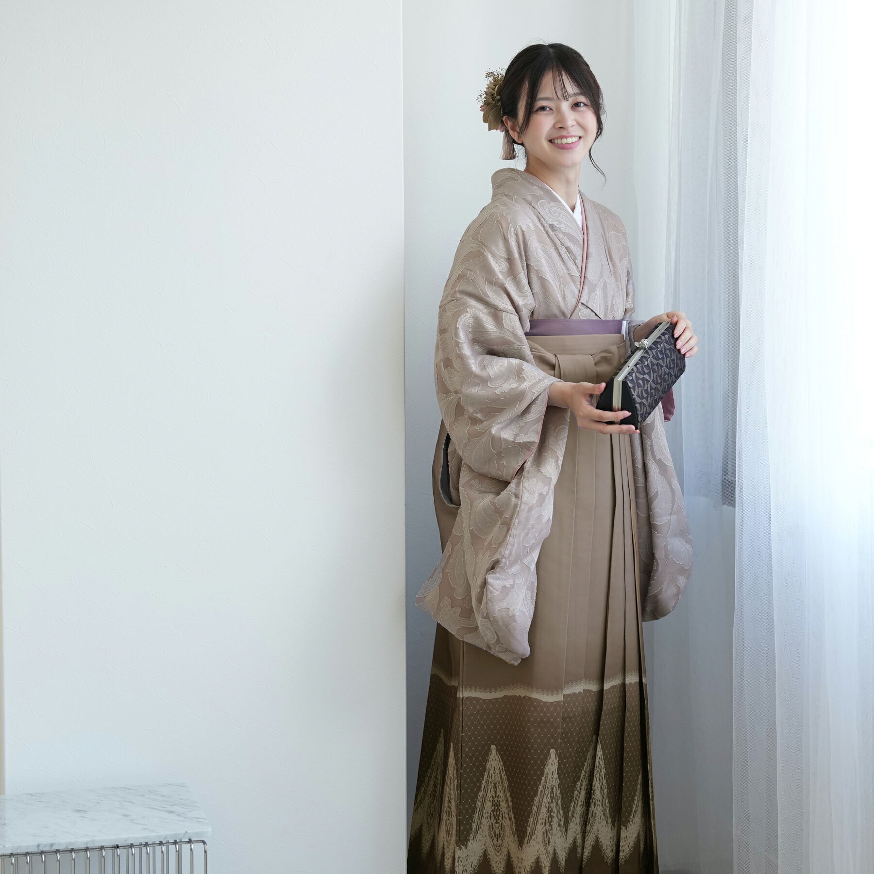 【レンタル】 卒業式 袴 レンタル 17点セット 着物 ニコアンティーク 袴91-99cm（身長153-170cm） 袴セット 卒業式 大学生 着物 ペイズリー 女性 グレー系 くすみカラー ワントーン 立体感モチーフ ジャカード生地 個性的 おしゃれ 往復送料無料