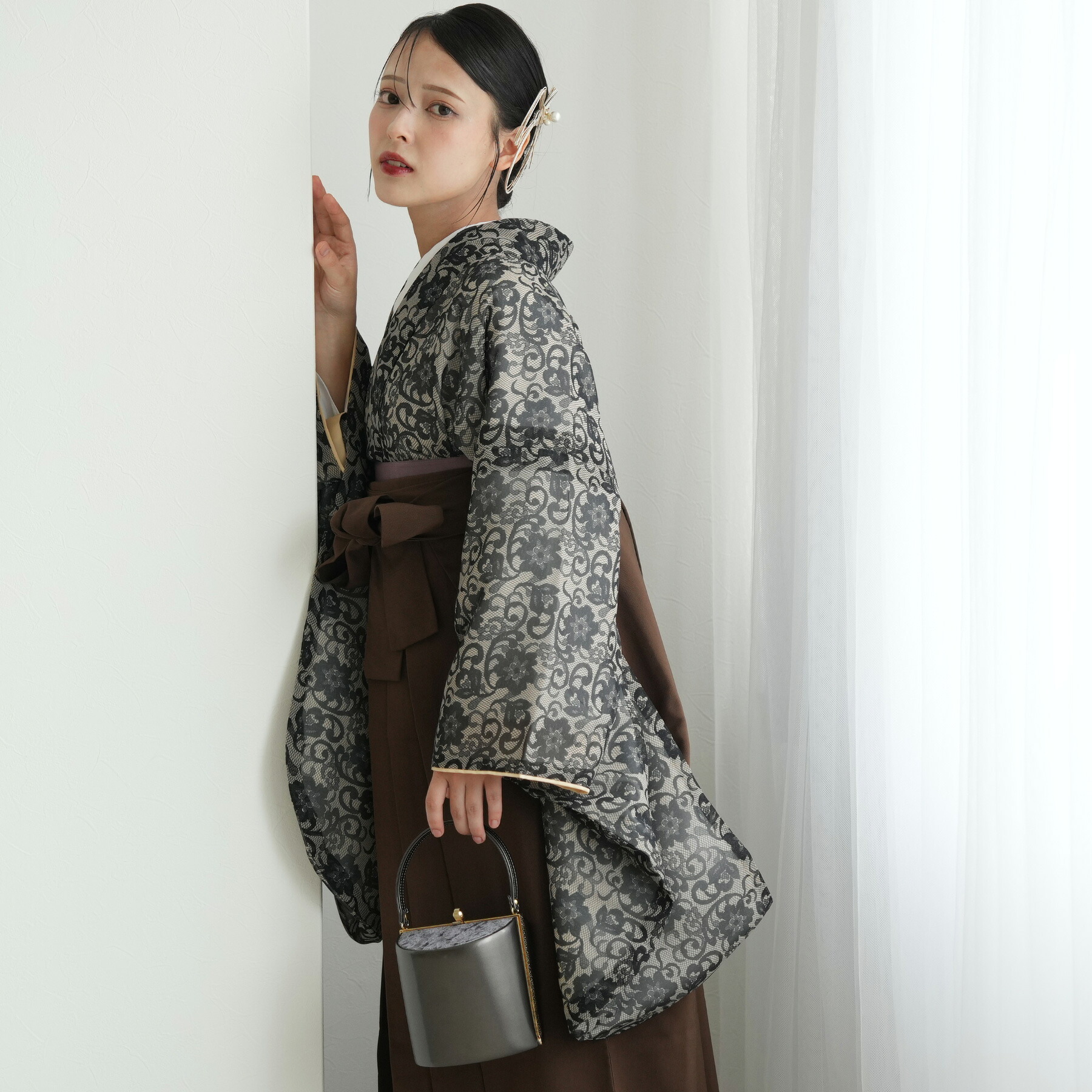【レンタル】 卒業式 袴 レンタル 17点セット 着物 utatane 袴91-99cm（身長153-170cm） 袴セット 卒業式 大学生 着物 花柄 女性 ベージュ系 ブラック グレー ブラウン レース柄 くすみカラー 個性的 専門学校 卒服 卒業式 謝恩会 往復送料無料｜ひよこ商店