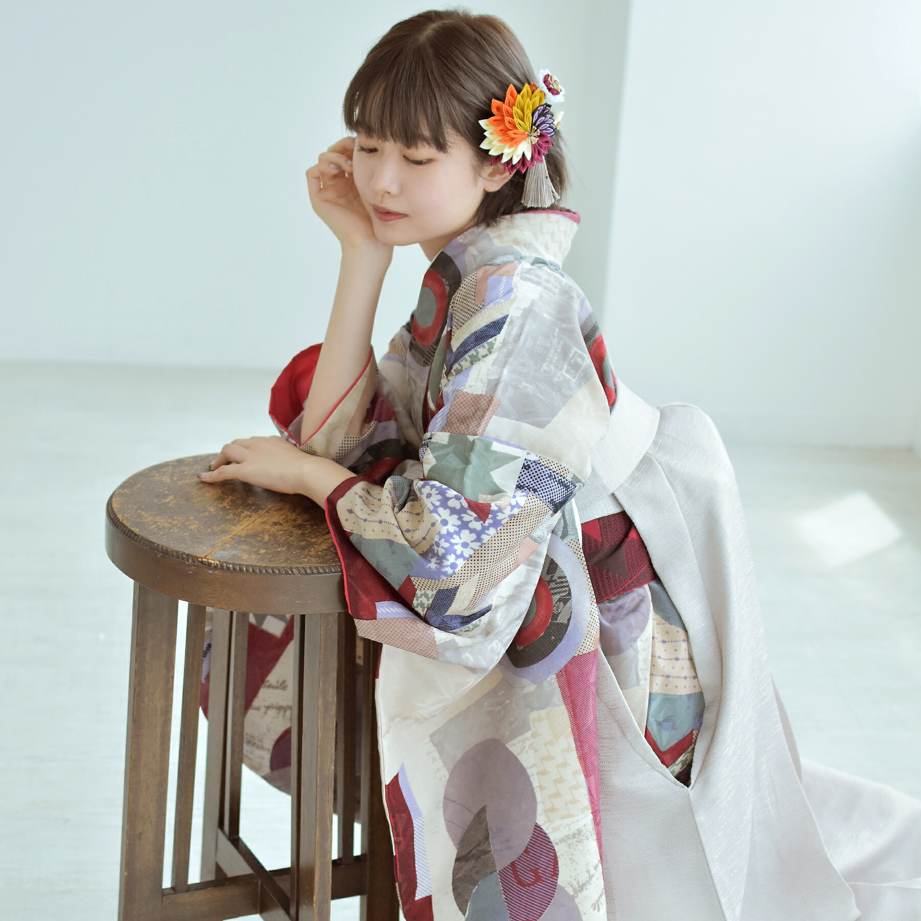 【レンタル】 卒業式 袴 レンタル 17点セット 着物 モダンアンテナ 袴91-99cm（身長153-170cm） 袴セット 卒業式 日本製 大学生 着物 幾何学 女性 ベージュ系 女性 赤 緑 グレー 紫 くすみカラー ジオメトリック 往復送料無料